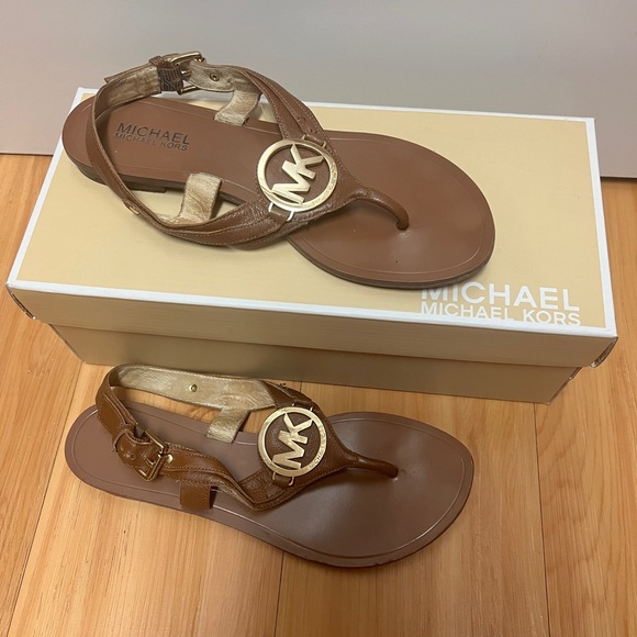 Michael Kors charm thong tobacco sandals size 7.5 - Picture 1 of 5